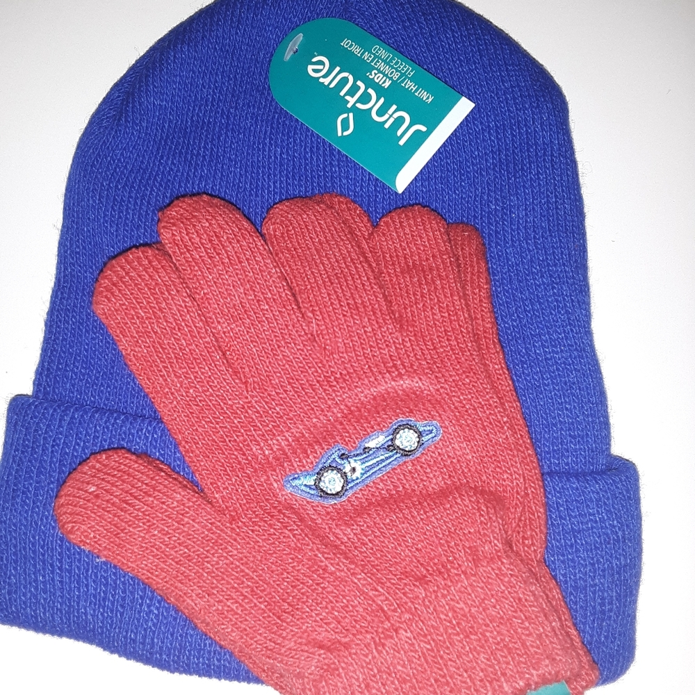 Boys Hat and Gloves set fleece in hat racecar on gloves size 3- 7yr old Juncture